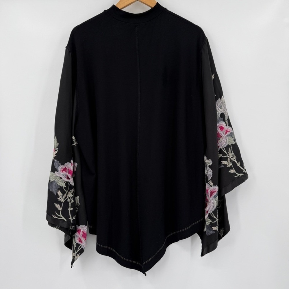 Free People‎ Womens Kimono Sleeve Embroidered Poncho Top Black Size S Boho Fairy - Picture 2 of 16